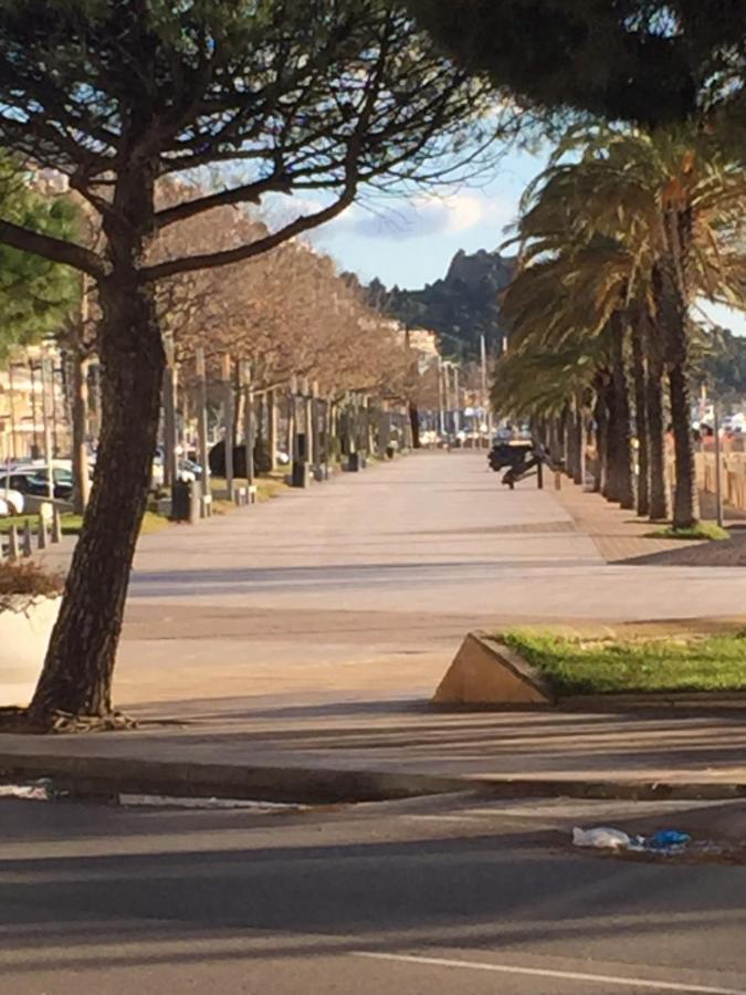 Appartement Standing 58M Plage A 3Mn En Voiture Roses Luaran gambar